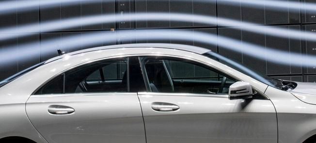 Mercedes-Benz S-klass, SL-klass och C-klass (AI text)