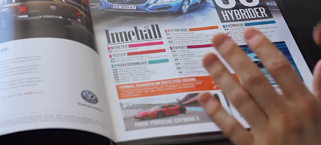 En person håller ett Volkswagen-magasin. (AI text)