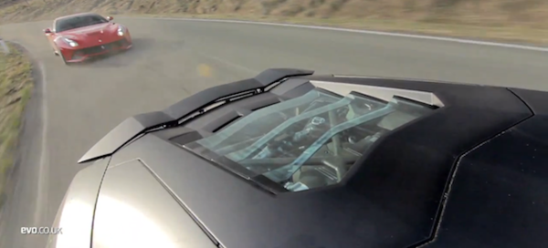 En bil kör nerför en väg. (AI text)