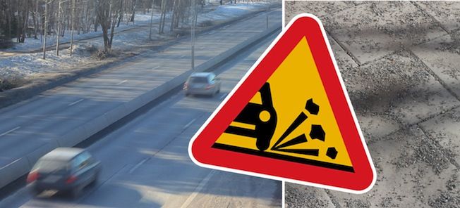 En bil kör på en snöig väg med en varningsskylt. (AI text)