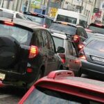 En trafikstockning på en stadsgata (AI text)