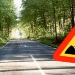 En vägskylt med en person på den (AI text)