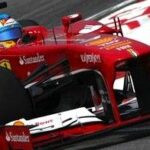 En Ferrari-racebil på en bana. (AI text)