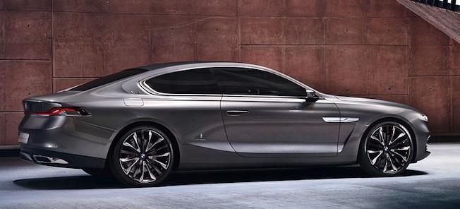 En bil parkerad framför ett byggnad. (AI text)