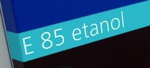 En Samsung E85 etanol-TV-skärm med ordet "E85" tryckt på den. (AI text)