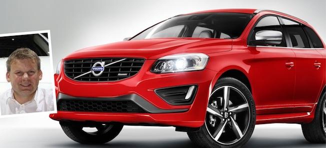 En Volvo XC90 står parkerad, med en man stående framför fordonet. (AI text)