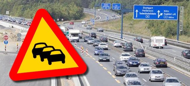 kraftig trafikstockning på motorvägen (AI text)