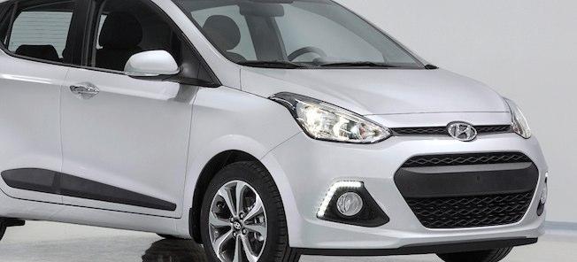 En vit bil i en vit rum. (AI text)