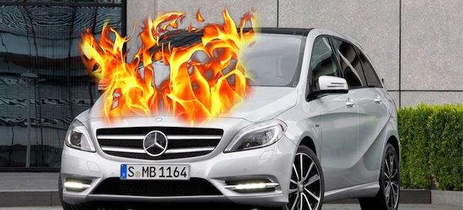 En bil med lågor på den. (AI text)