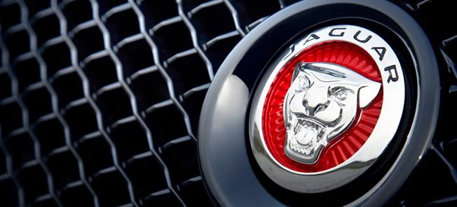 Jaguars logotyp på en bil (AI text)
