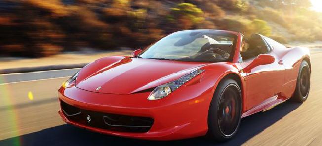 En röd Ferrari-sportbil kör nerför en väg. (AI text)