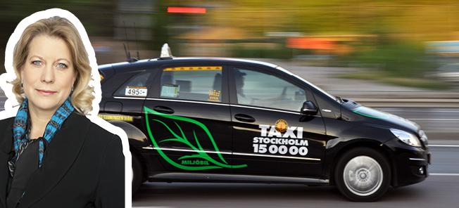 En kvinna står bredvid en taxibil. (AI text)