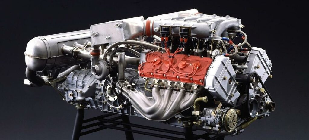 En bilmotor på en ställning (AI text)