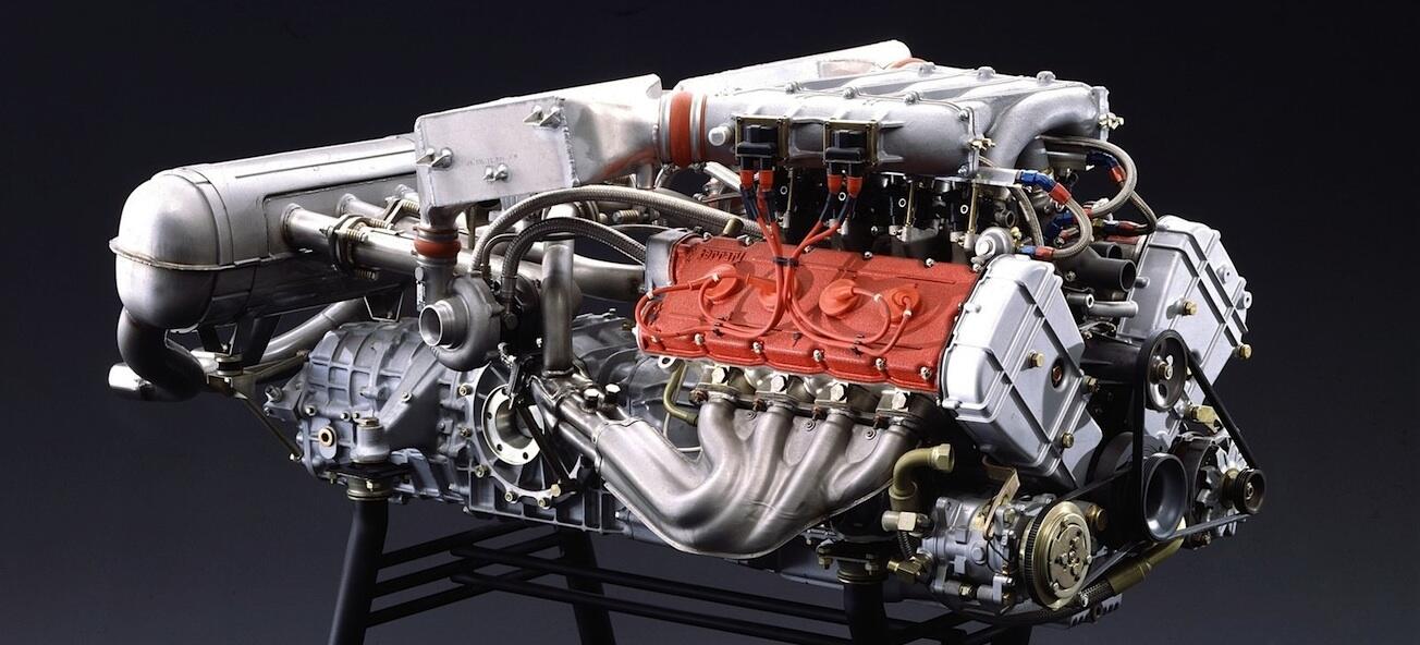 En bilmotor på en ställning (AI text)