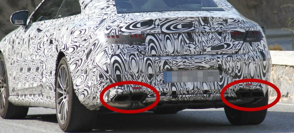 Nyhetsklippet om den nya Mercedes-Benz S-class har upptäckts på väg ner längs vägen. (AI text)