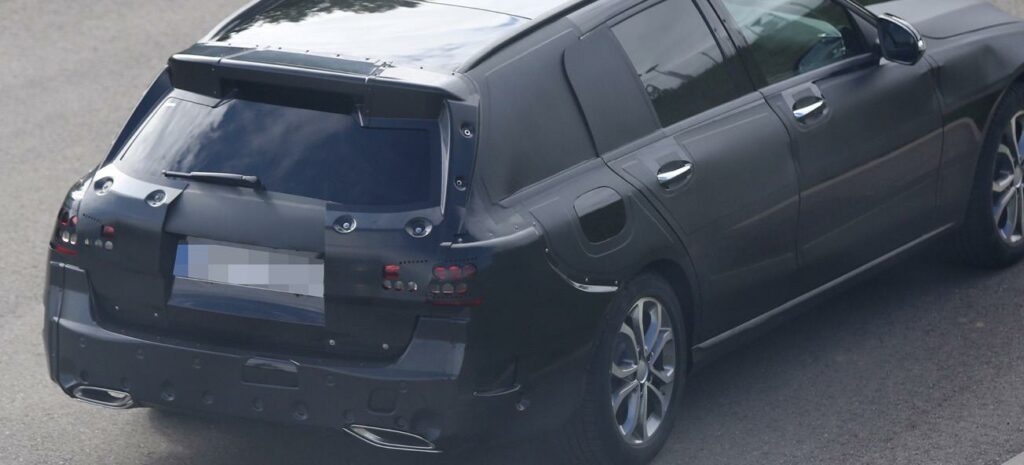 Mercedes-Benz GLS 63 AMG spion bild (AI text)