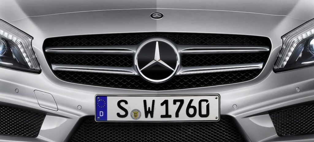 Mercedes-Benz A-klassets framgrill (AI text)