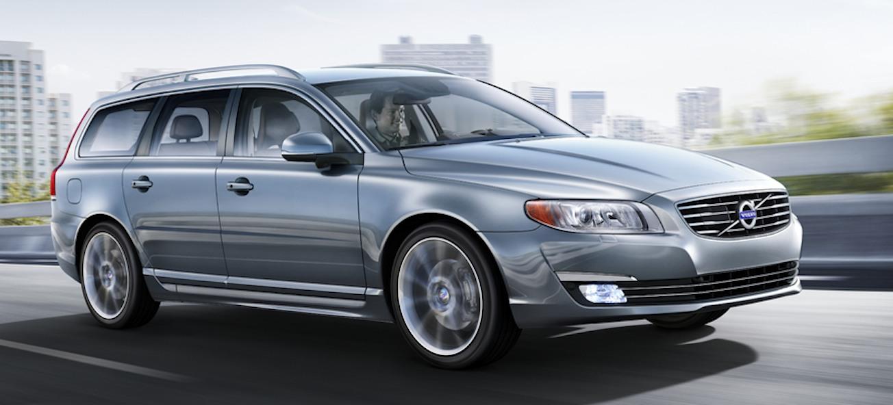 Volvo V90 vagn kör längs vägen. (AI text)