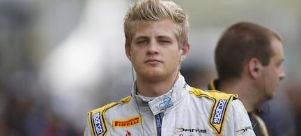 en racer klädd i en raceoverall (AI text)