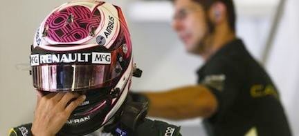 en racer i hjälm (AI text)