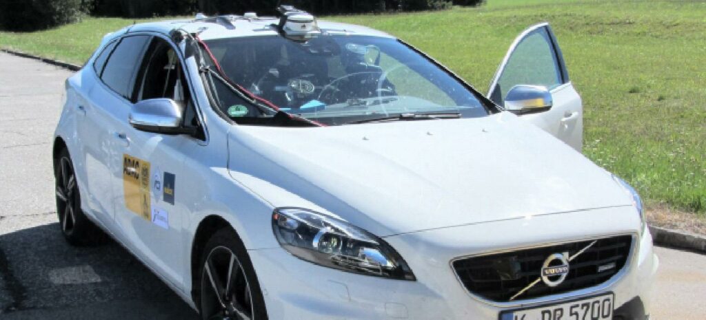 En Volvo V40 Diesel parkerad vid gatan. (AI text)