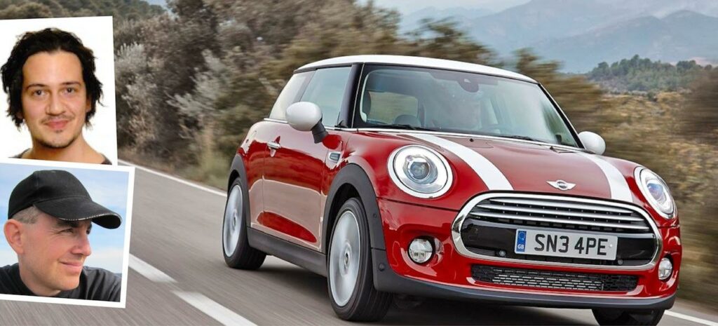 En man kör en Mini Cooper. (AI text)