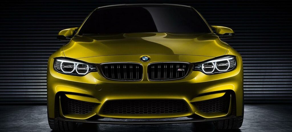 BMW X4-koncept i mörker (AI text)