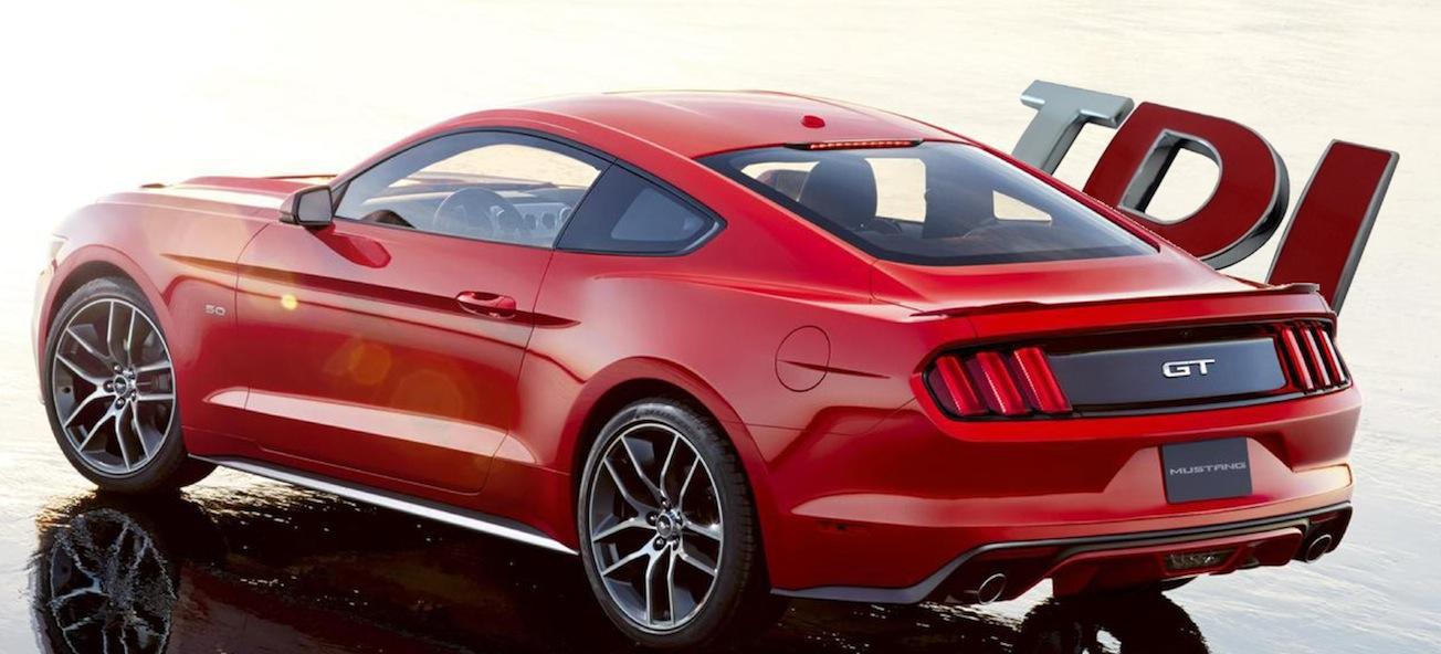 En röd Ford Mustang GT står parkerad vid kajen. (AI text)