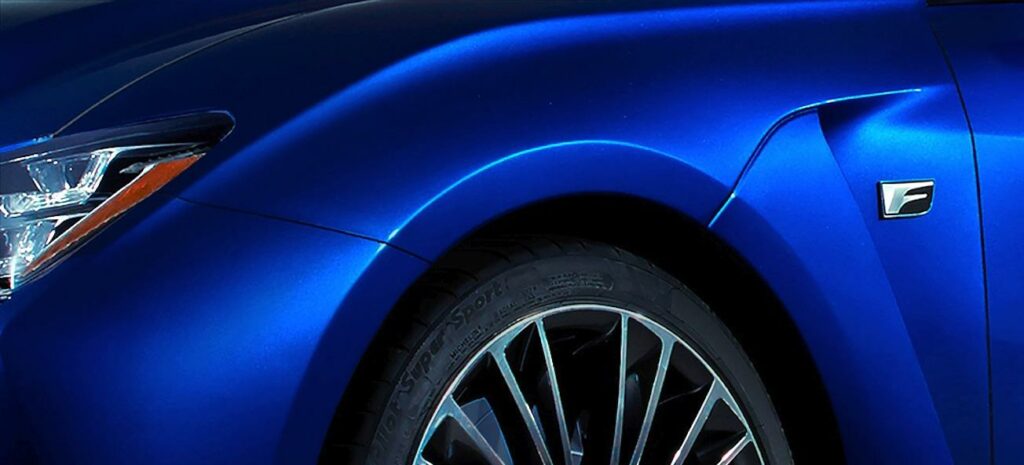 2019 års Toyota RCF är en sportig coupé. (AI text)