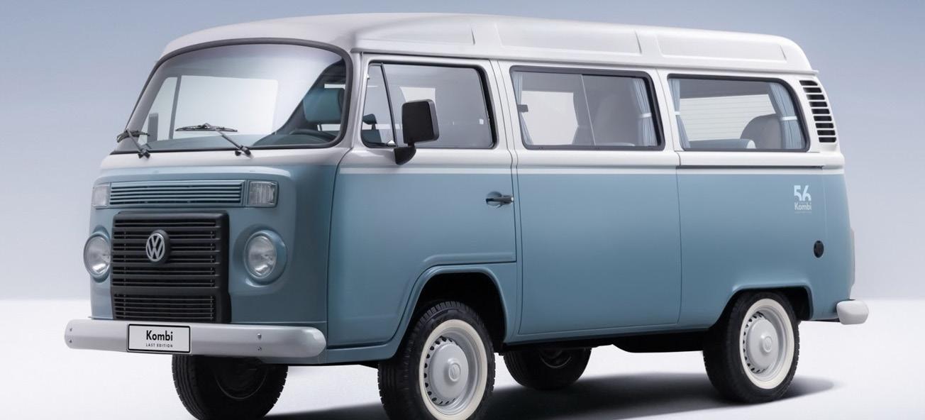 en blå och vit Volkswagen-buss (AI text)