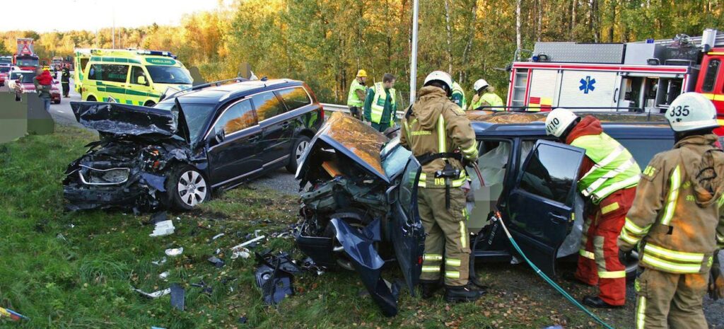 En bil är inblandad i en olycka. (AI text)