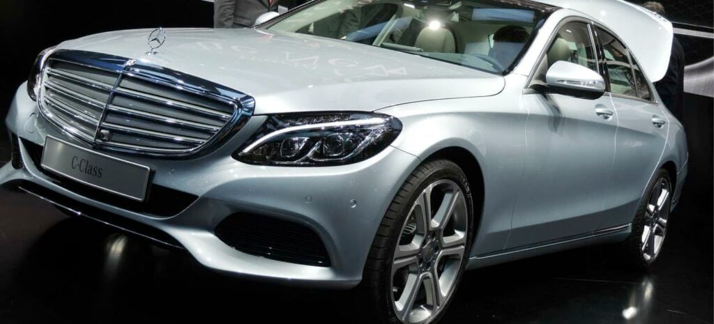 Mercedes-Benz C-klass sedan på Shanghai Auto Show (AI text)