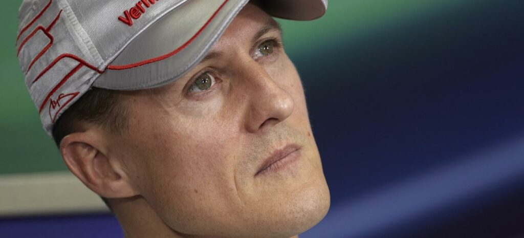 En racerkörare med en hatt. (AI text)