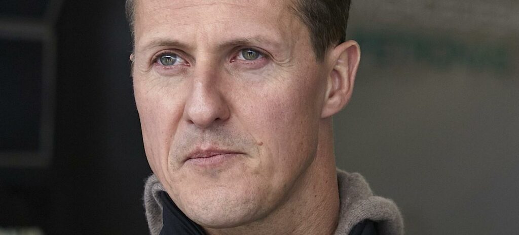 en racer i en jacka (AI text)