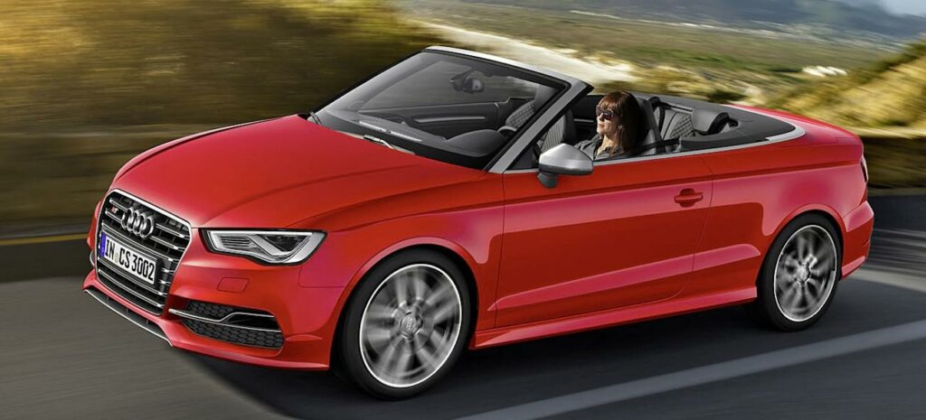 En Audi A3 cabriolet konverteras kör på en väg. (AI text)