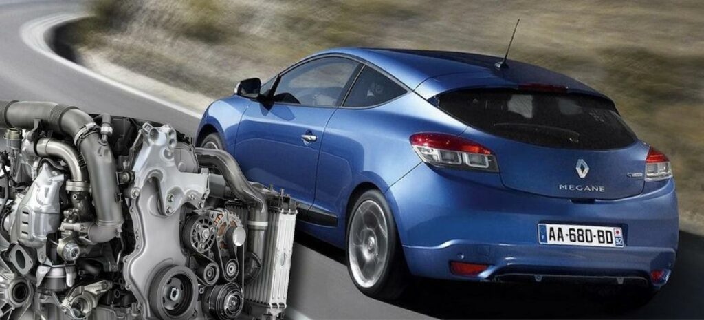 Renault Clio är en bil med en blå motor som kör nerför en väg. (AI text)