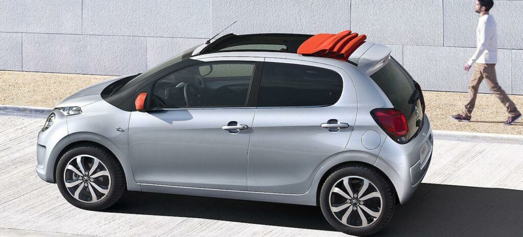 En bil parkerad vid gatan (AI text)