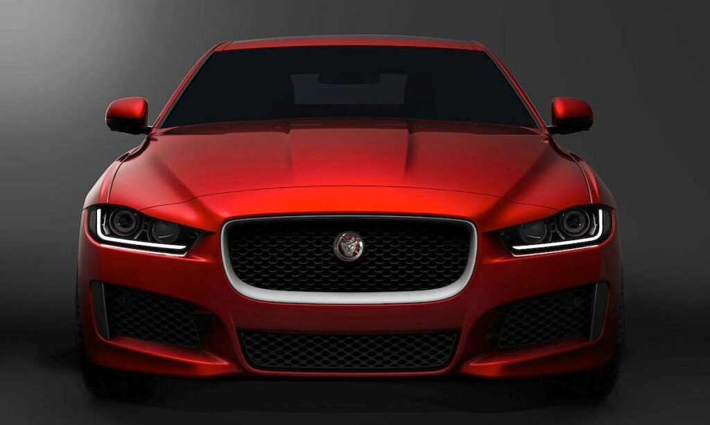 Jaguar XF är en ny bil som visas i en mörk salong. (AI text)