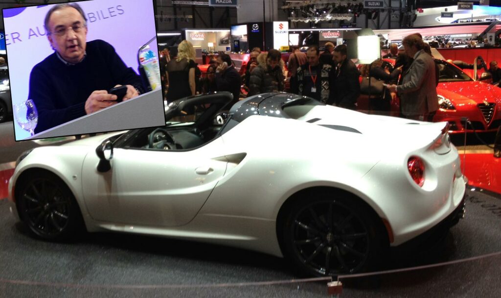 En man står framför en bil. (AI text)