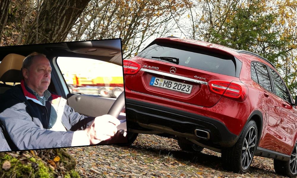Mercedes-Benz GLA, en man körer en bil på en grusväg. (AI text)