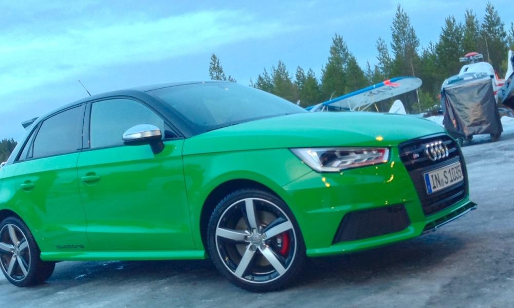 Audi A1 S4 EV kraschade i en snöig väg (AI text)