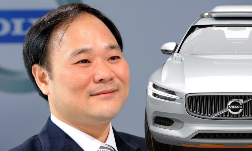 En Volvo XC90-SUV med någon stående framför den. (AI text)