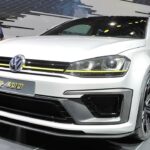 En Volkswagen Golf R GTI RSI-konceptbil på Berlins motorvisning. (AI text)