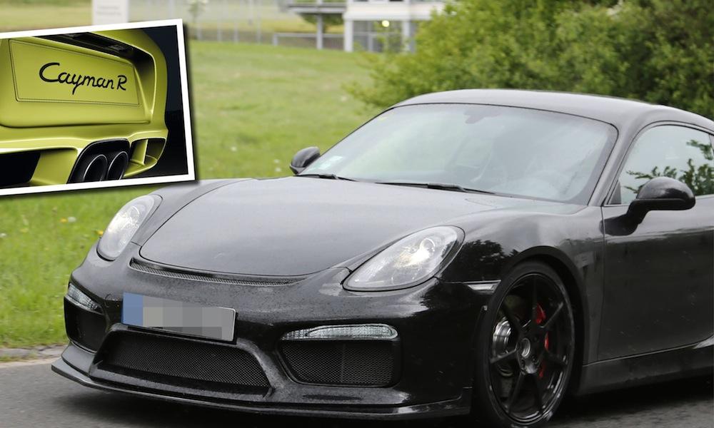 En svart Porsche Cayman GTS parkerad på en gata. (AI text)