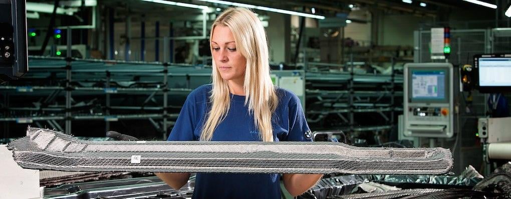 BMW är bäst i Europa på att utnyttja sin kapacitet, vilket ger god lönsamhet. Här tillverkas kolfiberdetaljer till BMW i8.