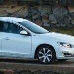 Förra året fick laddhybriden Volvo V60 D6 AWD dela förstaplatsen med gasdrivna Volkswagen Passat TSI Ecofuel när Gröna Bilister utsåg Miljöbästa bilen.