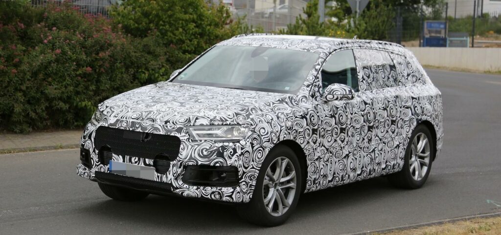 Strålkastarna är förstås bara en av detaljerna som är helt nya med nästa generation Q7. Den delar bottenplatta med Bentleys kommande suv samt nästa generation Volkswagen Touareg och Porsche Cayenne.