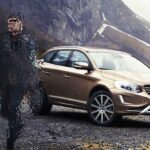 En Volvo XC90 terrängskoter i bergsområdet. (AI text)