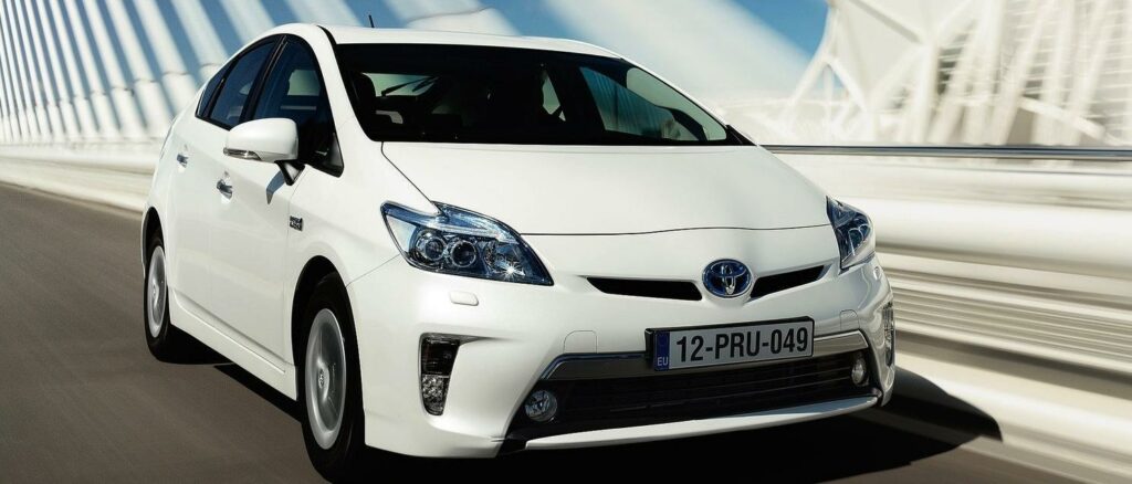 Det dröjer till december 2015 innan Toyota visar upp nya Prius. Laddhybriden får vi vänta på till oktober 2016.