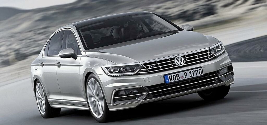 Volkswagen visade upp nya Passat med sloganen "business class i en designerkostym". Det står alltså klart att nya Passat ska uppfattas som lyxigare än dagens modell. Vad tycker du – ger inte fronten lite Phaetonvibbar?